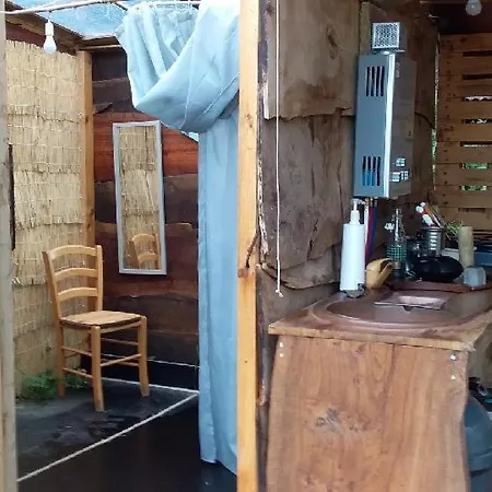 Luxury tent Tentes Bohemes Dans Un Ecolieu Avec Piscine Hors-sol Peault