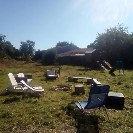 Tentes Bohemes Dans Un Ecolieu Avec Piscine Hors-sol Luxussátor