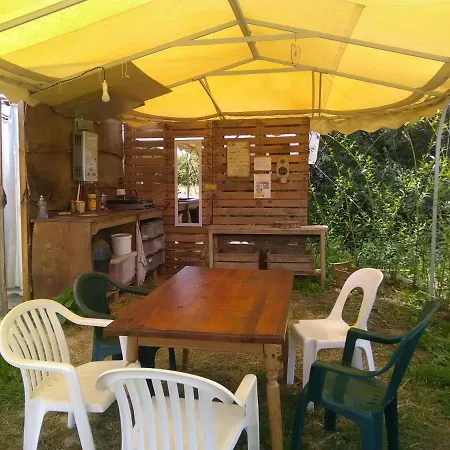 Tentes Bohemes Dans Un Ecolieu Avec Piscine Hors-sol Peault
