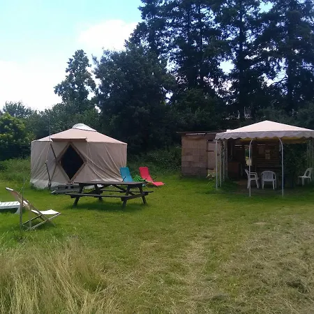 Tentes Bohemes Dans Un Ecolieu Avec Piscine Hors-sol *