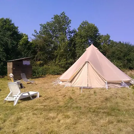 Tentes Bohemes Dans Un Ecolieu Avec Piscine Hors-sol *