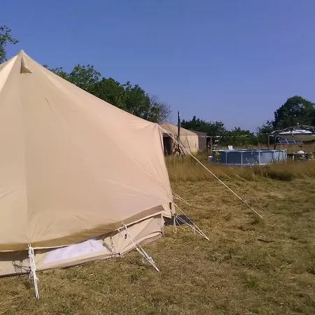 Tentes Bohemes Dans Un Ecolieu Avec Piscine Hors-sol Luxury tent Peault