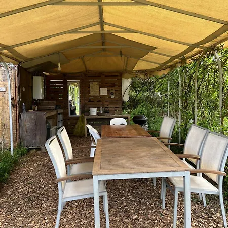 Tentes Bohemes Dans Un Ecolieu Avec Piscine Hors-sol *