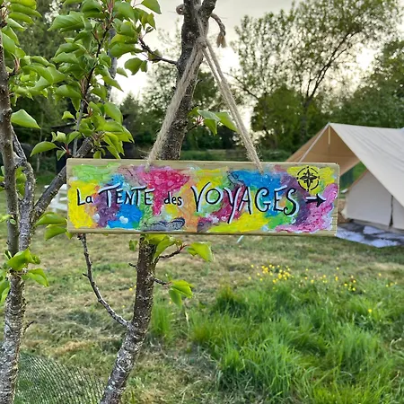 Tentes Bohemes Dans Un Ecolieu Avec Piscine Hors-sol