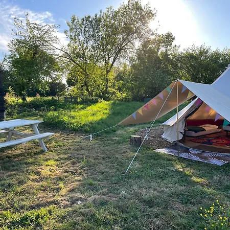 Luxury tent Tentes Bohemes Dans Un Ecolieu Avec Piscine Hors-sol