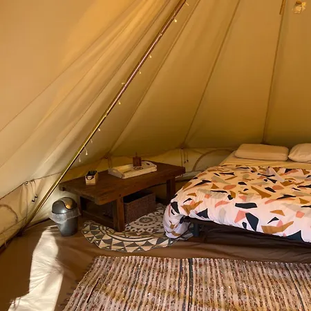 Tentes Bohemes Dans Un Ecolieu Avec Piscine Hors-sol *