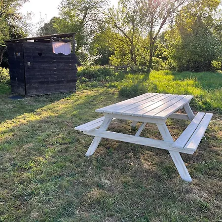 Tentes Bohemes Dans Un Ecolieu Avec Piscine Hors-sol * Peault