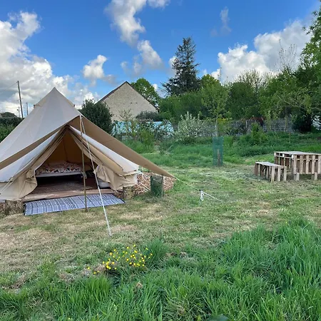 Luxury tent Tentes Bohemes Dans Un Ecolieu Avec Piscine Hors-sol Peault