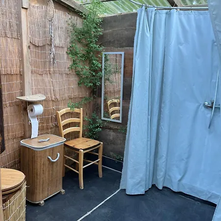 Tentes Bohemes Dans Un Ecolieu Avec Piscine Hors-sol Peault