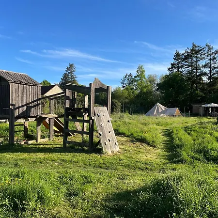 Tentes Bohemes Dans Un Ecolieu Avec Piscine Hors-sol