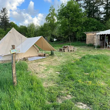 Tentes Bohemes Dans Un Ecolieu Avec Piscine Hors-sol Luxussátor Peault