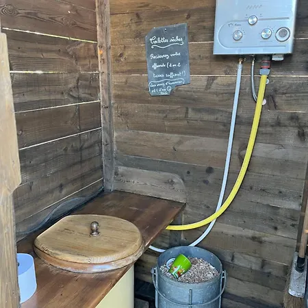 Tentes Bohemes Dans Un Ecolieu Avec Piscine Hors-sol Peault