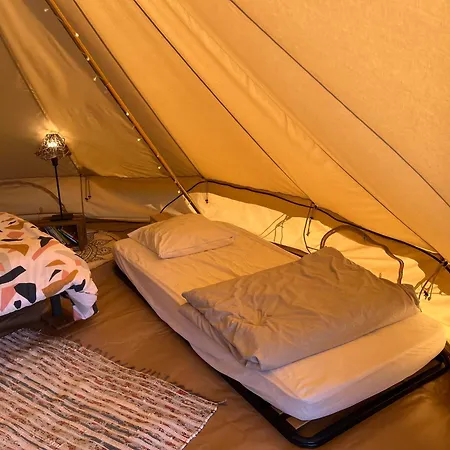 Luxury tent Tentes Bohemes Dans Un Ecolieu Avec Piscine Hors-sol