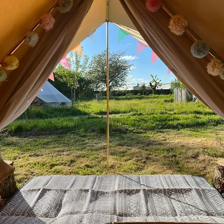 Luxury tent Tentes Bohemes Dans Un Ecolieu Avec Piscine Hors-sol Peault