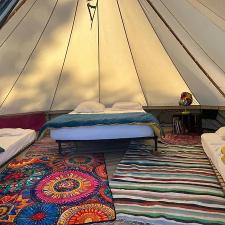 Luxury tent Tentes Bohemes Dans Un Ecolieu Avec Piscine Hors-sol