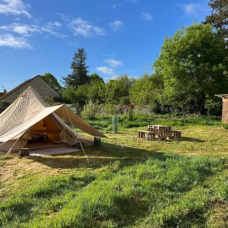 Tentes Bohemes Dans Un Ecolieu Avec Piscine Hors-sol *