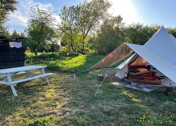 Роскошный шатер Tentes Bohemes Dans Un Ecolieu Avec Piscine Hors-sol