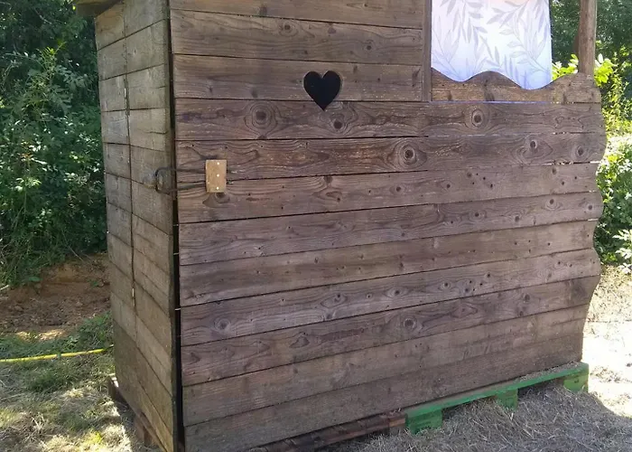 Tentes Bohemes Dans Un Ecolieu Avec Piscine Hors-sol Роскошный шатер Peault