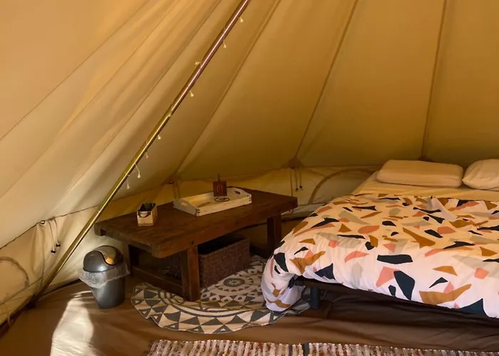 Tentes Bohemes Dans Un Ecolieu Avec Piscine Hors-sol *