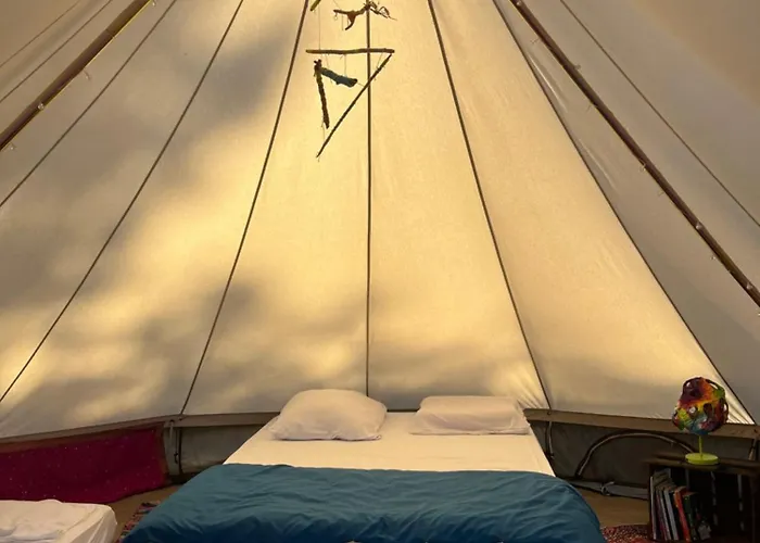 Tentes Bohemes Dans Un Ecolieu Avec Piscine Hors-sol Peault