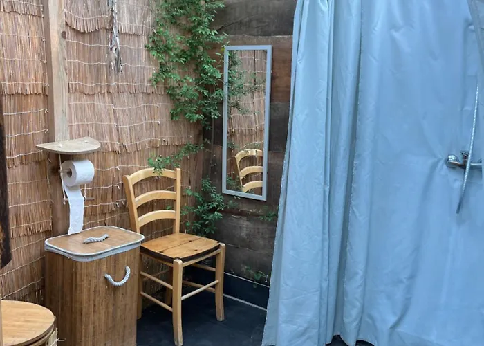 Tentes Bohemes Dans Un Ecolieu Avec Piscine Hors-sol Peault