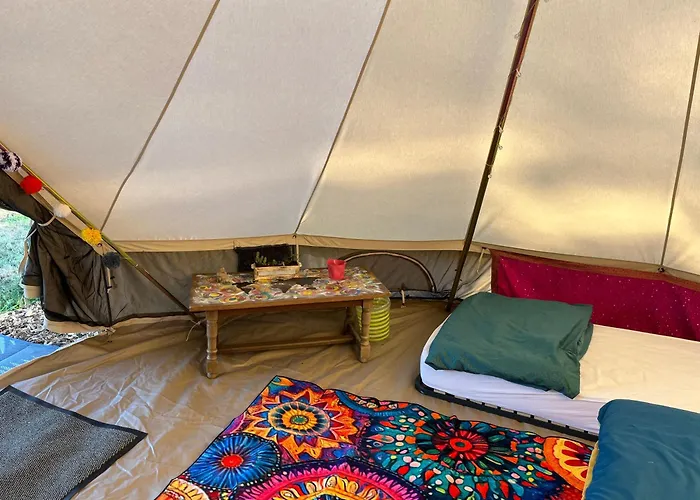 Роскошный шатер Tentes Bohemes Dans Un Ecolieu Avec Piscine Hors-sol *