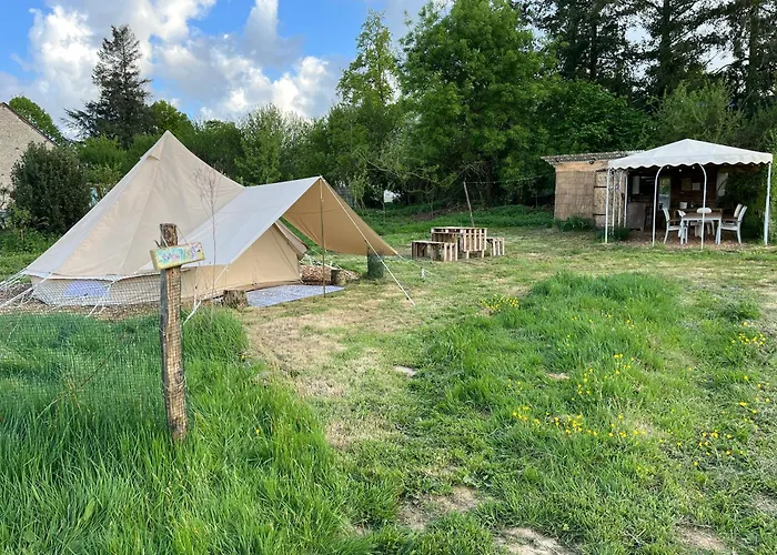 Tentes Bohemes Dans Un Ecolieu Avec Piscine Hors-sol Роскошный шатер Peault