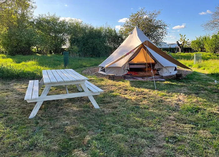 Tentes Bohemes Dans Un Ecolieu Avec Piscine Hors-sol *