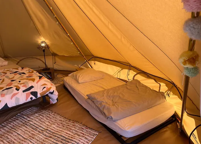 Роскошный шатер Tentes Bohemes Dans Un Ecolieu Avec Piscine Hors-sol