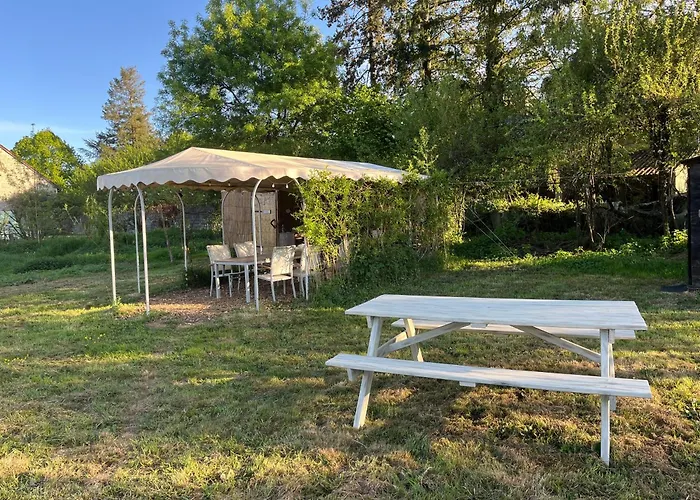 Роскошный шатер Tentes Bohemes Dans Un Ecolieu Avec Piscine Hors-sol *