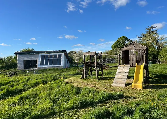 Tentes Bohemes Dans Un Ecolieu Avec Piscine Hors-sol * Peault